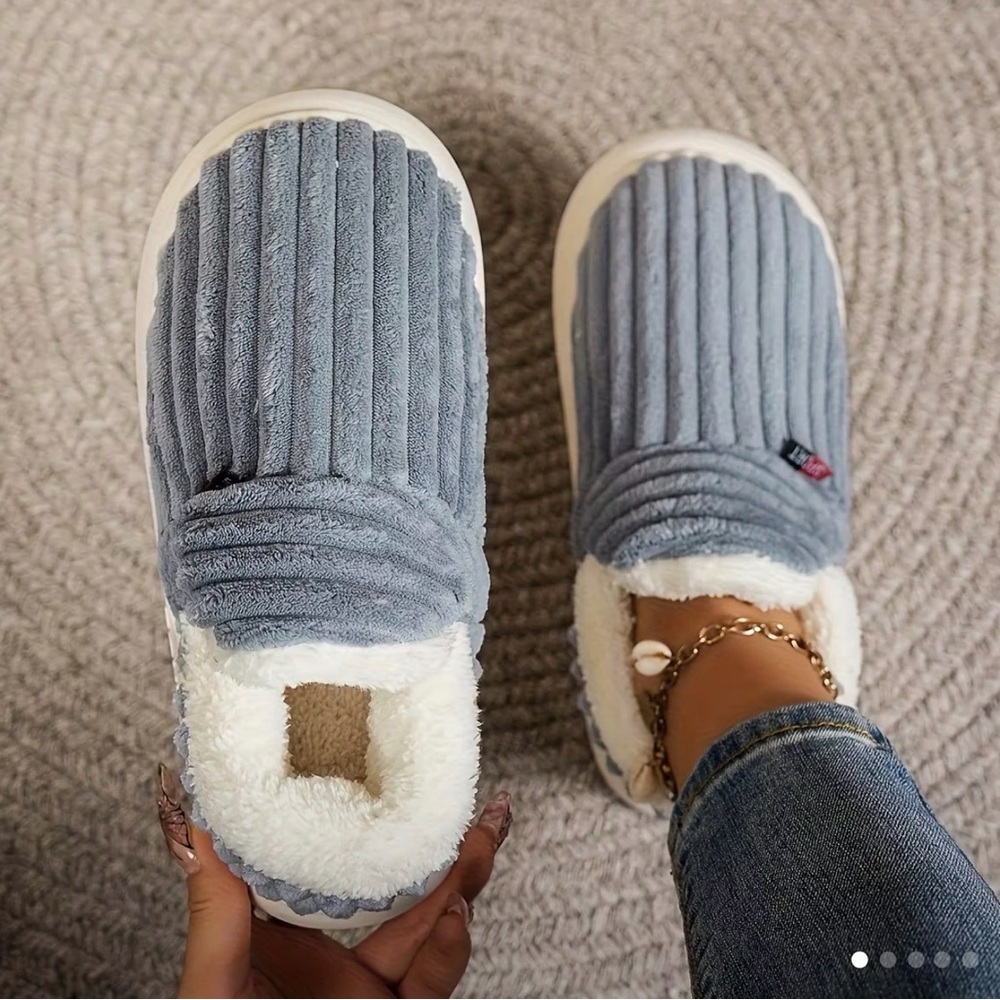 Cozy Gray Women's Slippers Sz 6.5 to 7